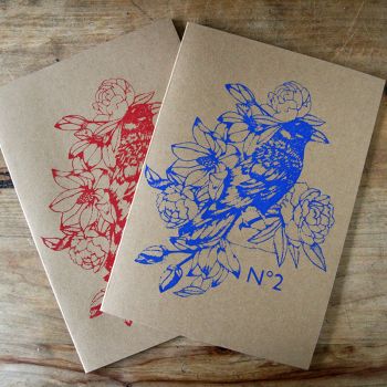 Cahier ligné A4 - Notebook A4 ligné Tatoo Corbeau, Fleurs ,bleu