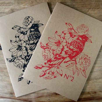 Cahier ligné A4 - Notebook A4 ligné Tatoo Corbeau Fleurs rouge